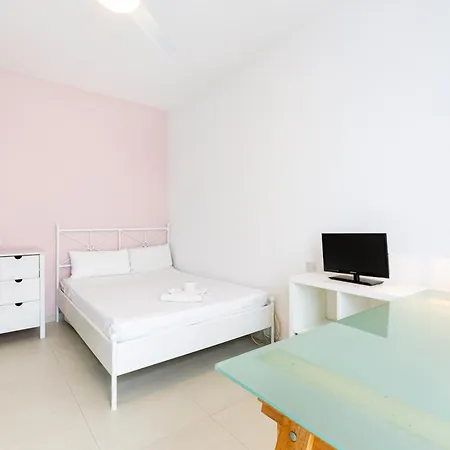 Centre Court Apartment